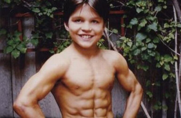 Esse menino era conhecido como “Pequeno Hércules”. Hoje, com 24 anos, ele mudou radicalmente