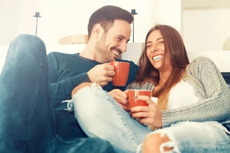 10 hábitos diários de um casal feliz: Invista sem medo
