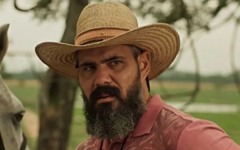 Com sangue nos olhos, Alcides incorpora o demônio e quebra Solano em Pantanal