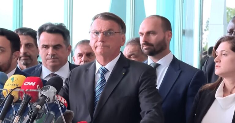 Bolsonaro faz pronunciamento curto, CONDENA manifestações de caminhoneiros e da opinião sobre resultado das eleições