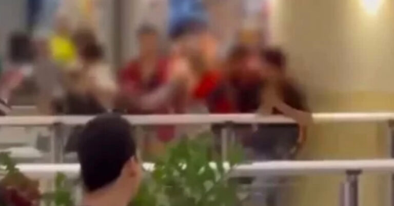 GO: jovens trocam “capacetadas” durante briga em shopping; vídeo