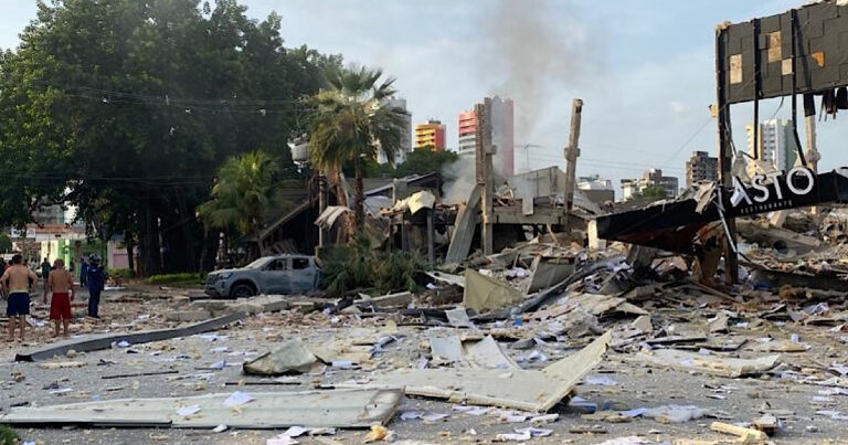 Vídeo: explosão destrói completamente restaurante de luxo em Teresina