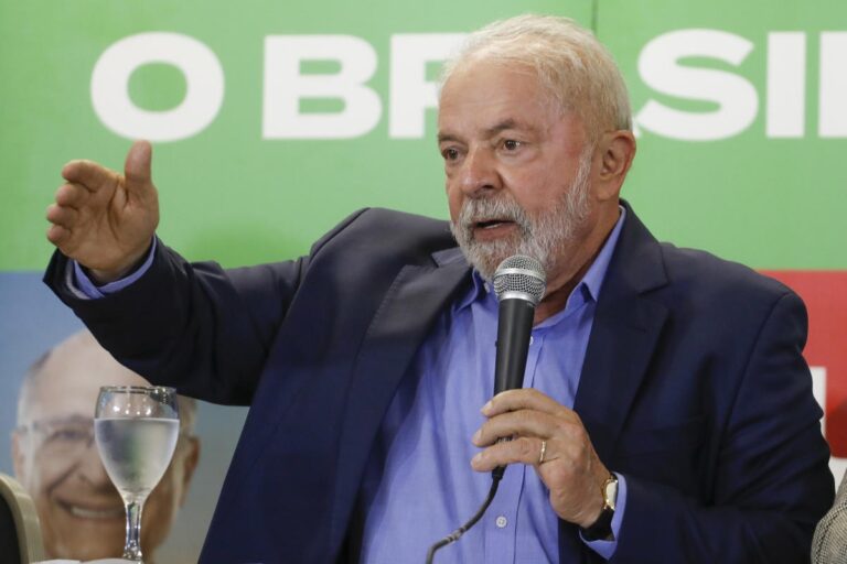 Salário mínimo de R$ 1.320, proposto por Lula não entrará em vigor nos primeiros meses do ano