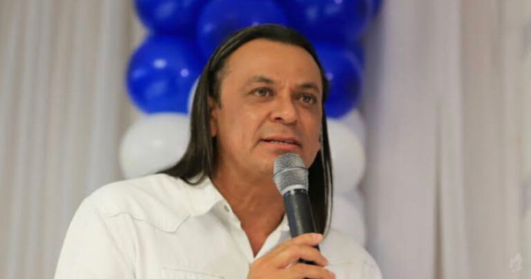 Frank Aguiar é transformado ao vivo no Fofocalizando, corta cabelão e mostra resultado de harmonização