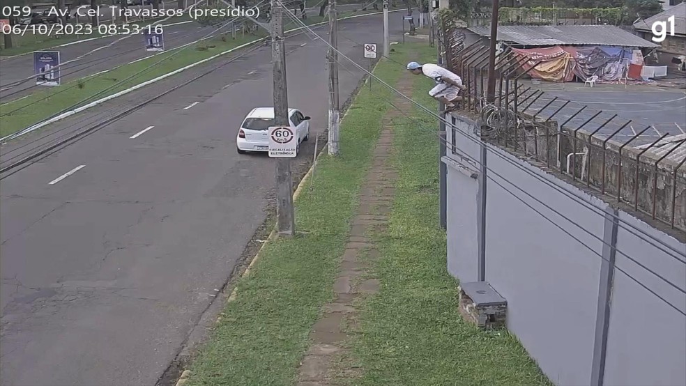 Preso que escapou pulando muro e fugiu em carro foi recapturado 15 minutos depois, diz secretaria | Rio Grande do Sul | G1