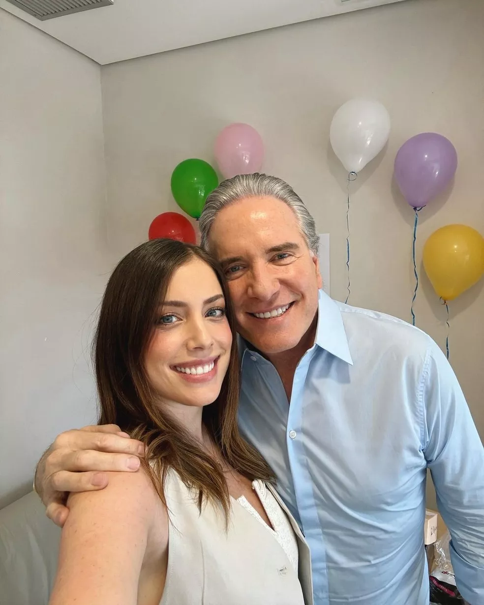 Fabiana Justus com o pai, o empresário Roberto Justus — Foto: Instagram