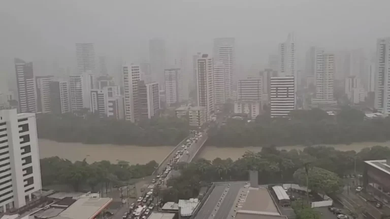 Recife enfrenta semana com chuvas frequentes e alta umidade