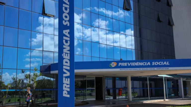 AGU pede bloqueio de bens de mais 14 investigados por fraudes no INSS