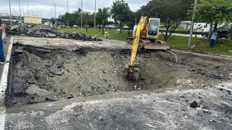 Obras em cratera que reabriu na Marginal Tietê devem durar 30 dias