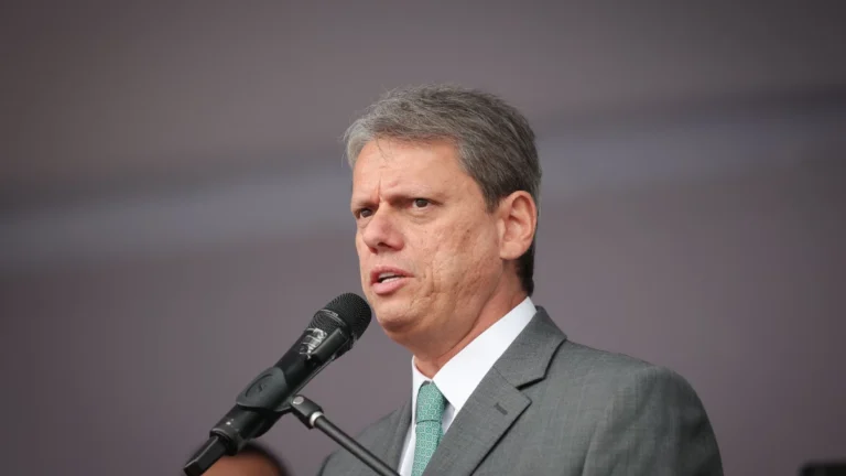 Tarcísio sanciona lei que cria cadastro com DNA e foto de estupradores