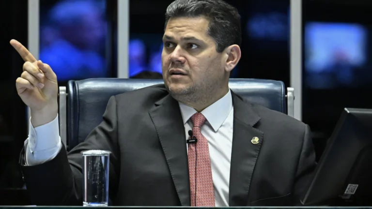 IOF é derrota para o governo construída “a várias mãos”, diz Alcolumbre