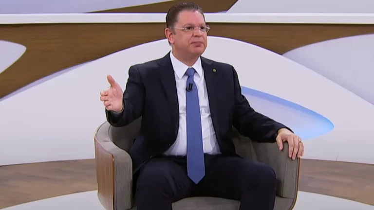 É “dever do STF” aceitar eventual graça a Bolsonaro, diz Sóstenes
