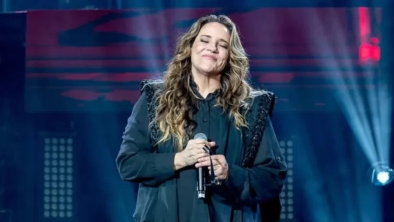 Ana Carolina perde a paciência no palco e dá bronca ao vivo na equipe durante show