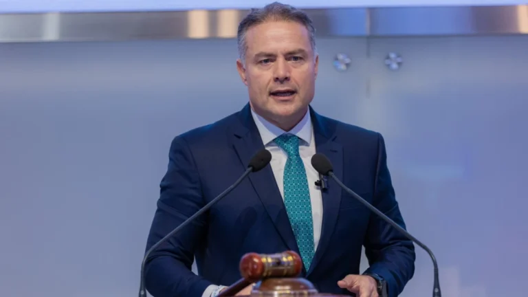 Moeda é confiança, não imposição, diz Renan Filho sobre dólar