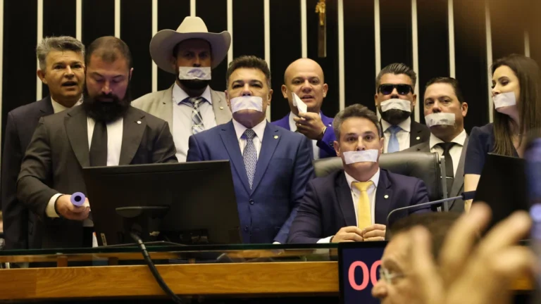 Tumulto na Câmara: Corregedor deve concluir parecer até quarta (13)