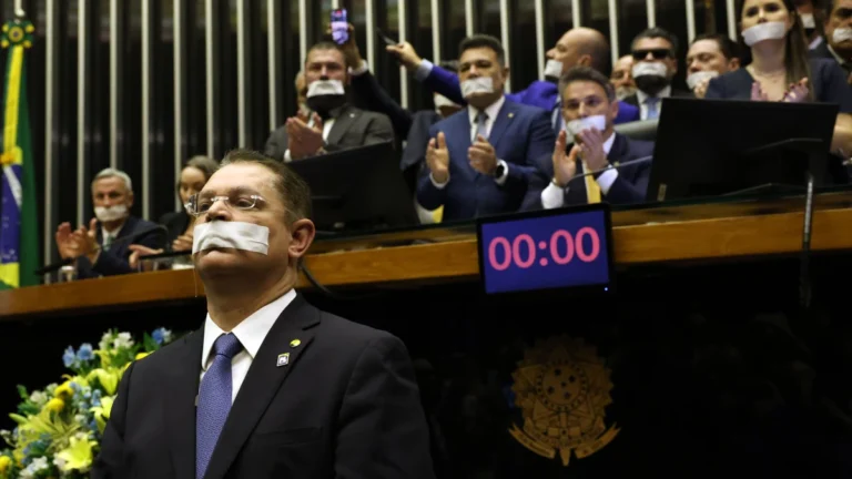 Análise: Crise entre Poderes leva Congresso à desordem interna