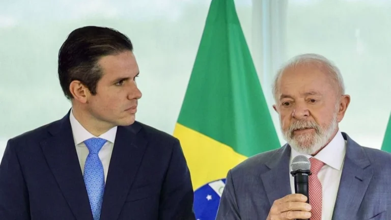 Após derrota em CPMI, Hugo se reúne com Lula no Alvorada