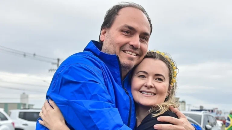 “Não tenho problema nenhum com Carlos Bolsonaro”, diz Júlia Zanatta