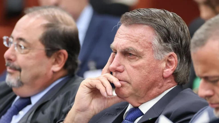 Bolsonaro salvou texto de asilo antes de ir à Embaixada da Hungria