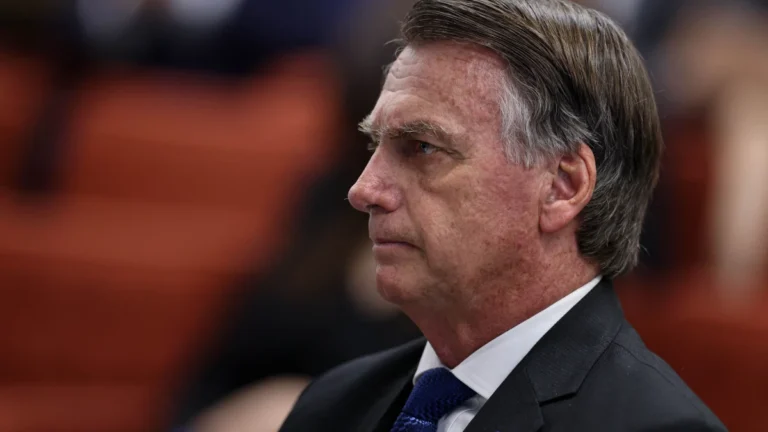 Análise: Tese de perseguição de Bolsonaro perde força