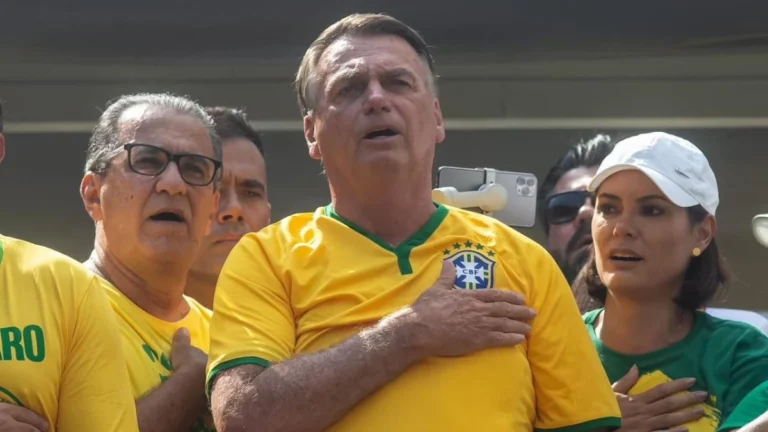 PF identifica Silas Malafaia em esquema de coação e mentiras com Bolsonaro