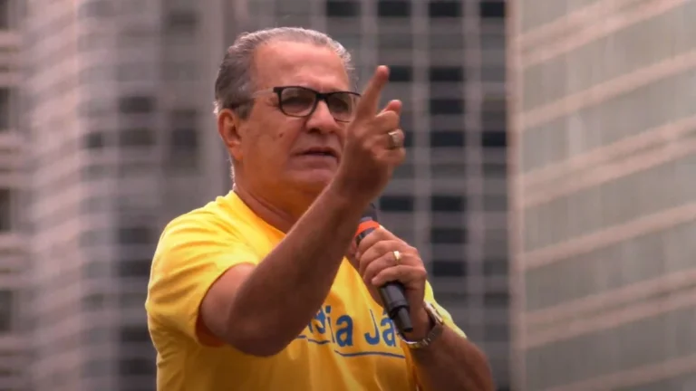 Áudio: Malafaia orienta Bolsonaro a falar em sanções para ter anistia