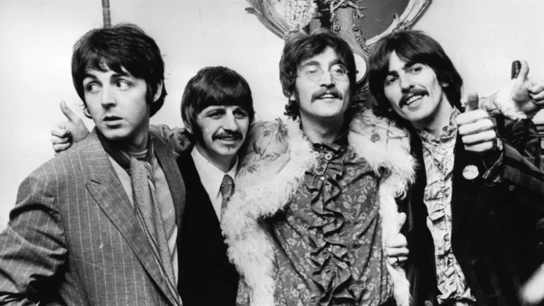 Beatles compartilha post misterioso e fãs levantam suspeitas: “Lá vem”