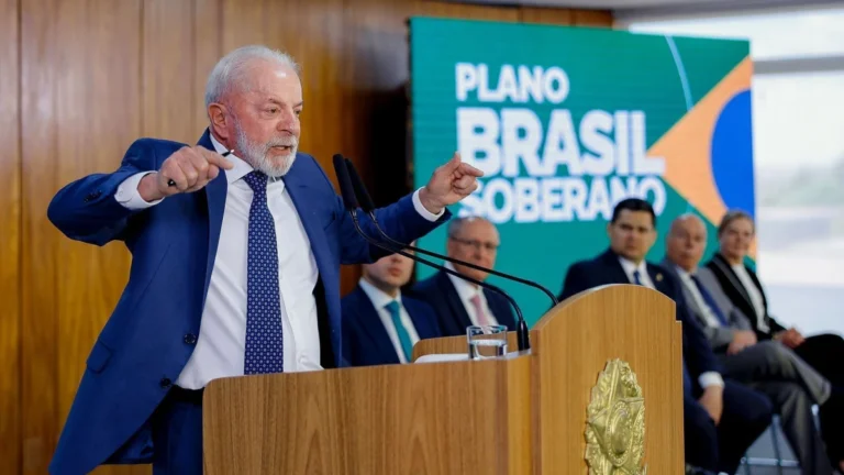 Lula convoca reunião ministerial para discutir tarifaço e alinhar discurso