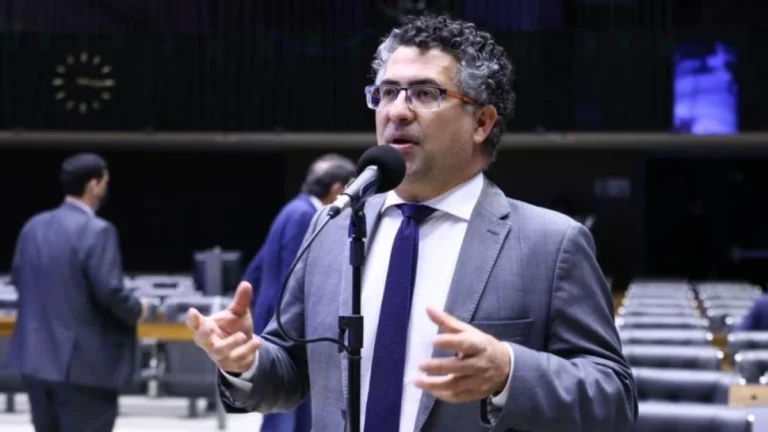 Alfredo Gaspar é “relator contaminado”, diz deputado Alencar Santana