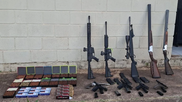Bunker com arsenal de armas é descoberto no interior de São Paulo