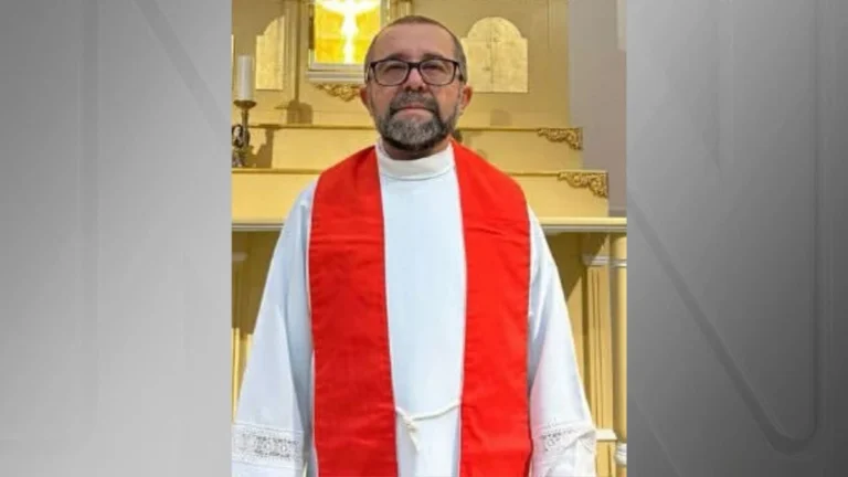 Padre afastado por “conduta incompatível”: veja o que diz código da igreja