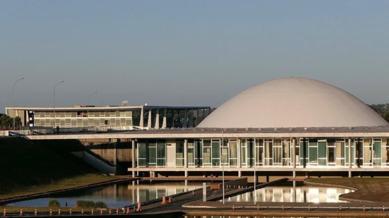 Análise: Carlos Viana no comando da CPMI enfraquece líderes do Congresso