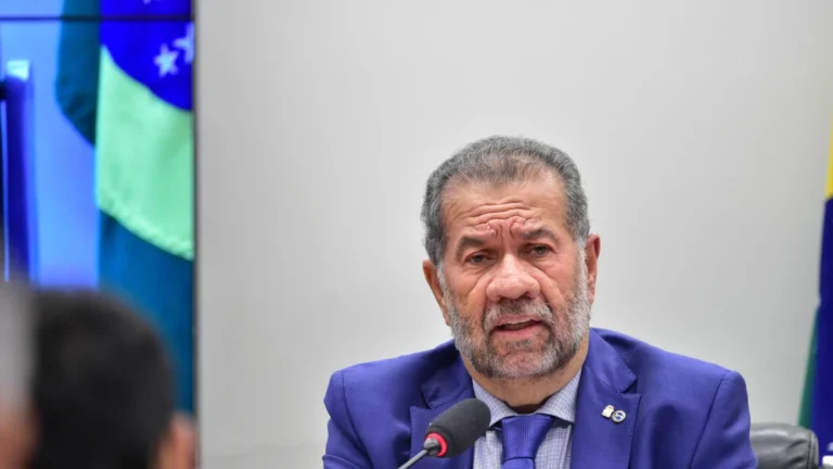 Relator da CPMI do INSS diz que insistirá na oitiva de Carlos Lupi