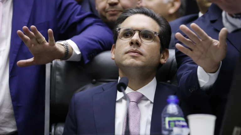 Hugo analisa imagens e avalia punir deputados que tumultuaram a Câmara