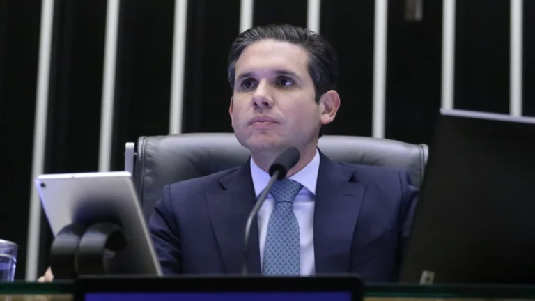 Hugo cria comissão que analisará PEC sobre primeira infância