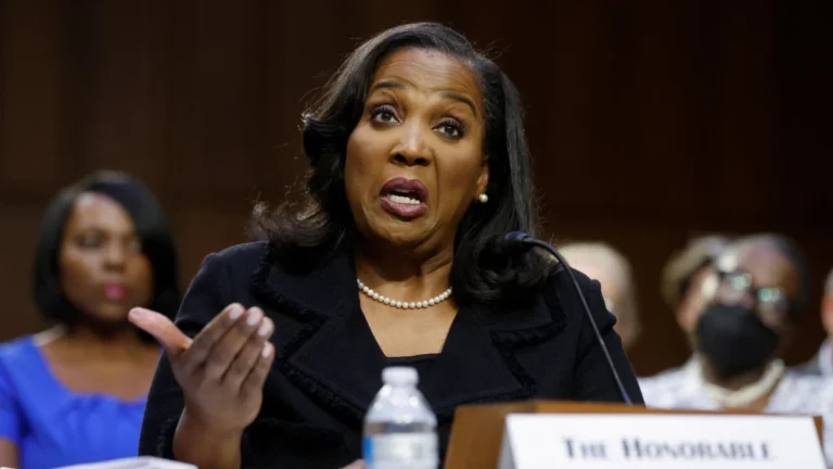 Se Lisa Cook for destituída do Fed, Trump pode obter a maioria no conselho