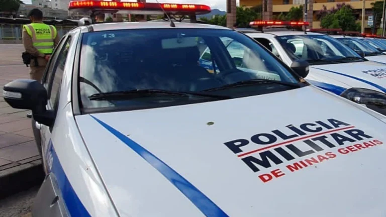Mulher leva homem a cativeiro com jovens armados após falso encontro