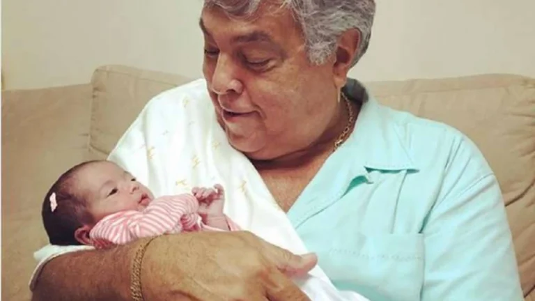 Sidney Magal publica foto com a neta Madalena no colo: Sopro de amor