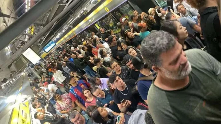 Grave! Metrô sai do trilho em SP e apavora; passageiros passam mal