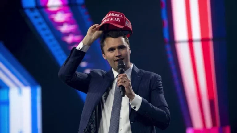 Quem é Charlie Kirk, influenciador pró-Trump baleado nos EUA?