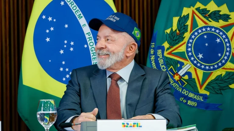 Lula organiza reunião virtual do Brics para propor reforma da OMC