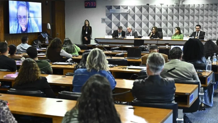 Comissão do Senado aprova proposta contra suicídio infantil