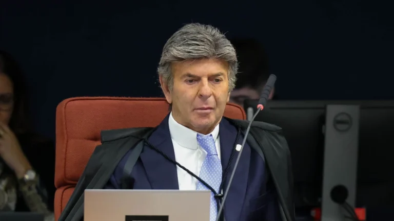 “Ideal” seria que ação penal fosse julgada pelo plenário do STF, diz Fux