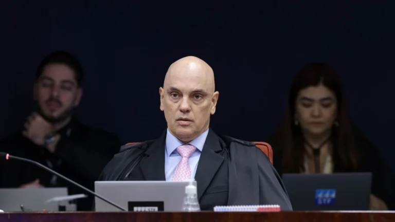 Fez barquinho de papel, diz Moraes ao ironizar impressão de plano golpista