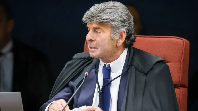 Em voto, Fux relembra Mensalão e classifica penas como “irrisórias”