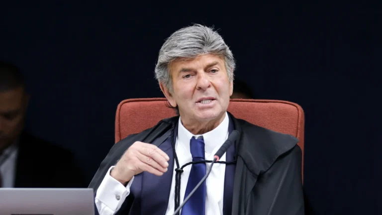 Fux defende suspender por completo a ação penal contra Ramagem