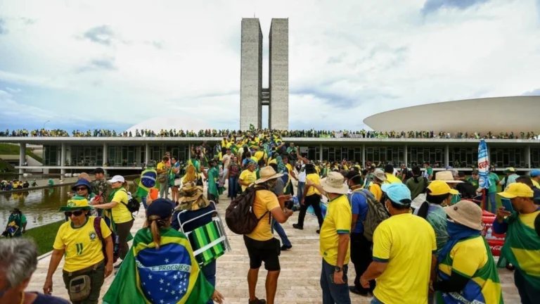 Anistia “light”: entenda proposta que exclui Bolsonaro de perdão por 8/1