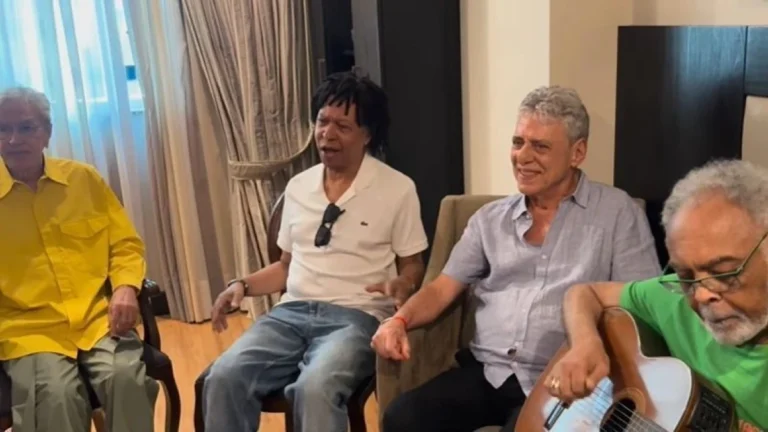 Caetano, Chico, Djavan e Gil cantam juntos antes de ato musical no RJ; veja