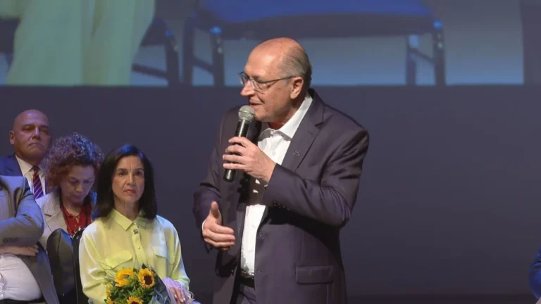 Com Alckmin, ato em SP tem mote anti-anistia e alerta sobre Senado em 2026
