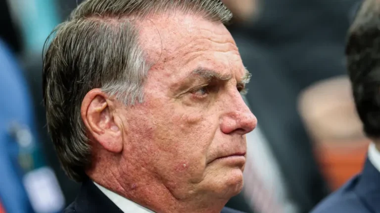 Julgamento leva base de Bolsonaro a enviar dobro de mensagens que críticos